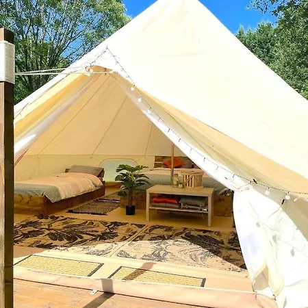 مكان تخييم La Petite Cachette *